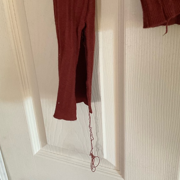 Ribbed V-Neck Cardigan Top - Picture 3 of 3